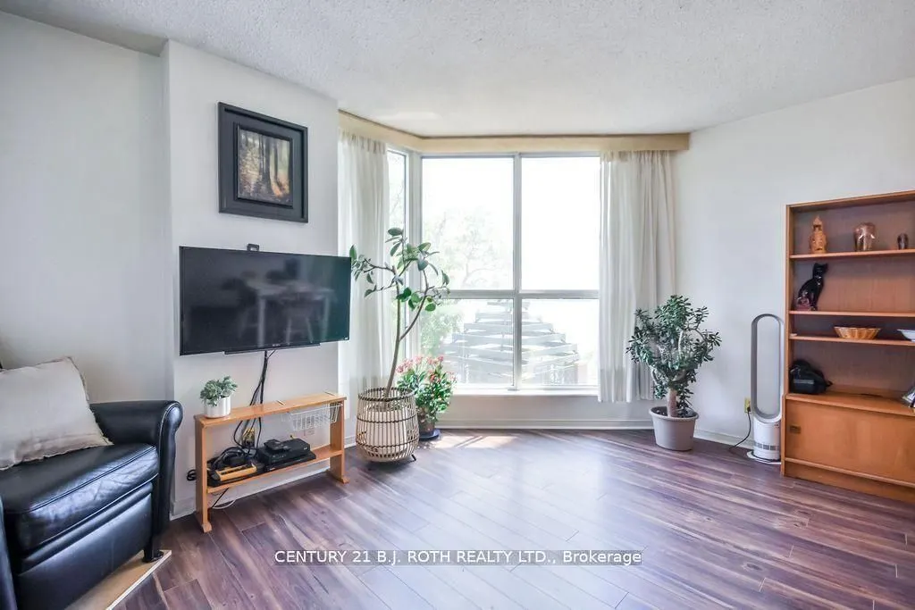 150 Dunlop Street E