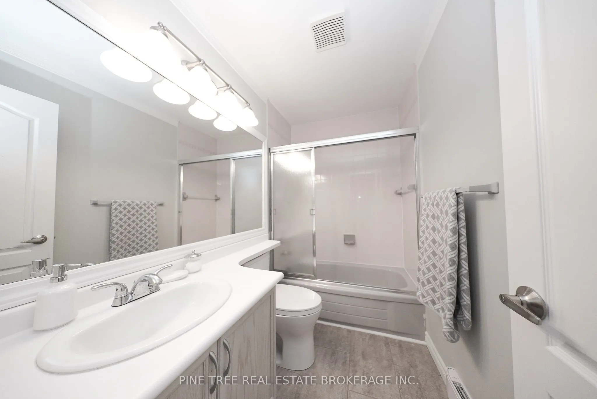 30 Laguna Parkway, #11
