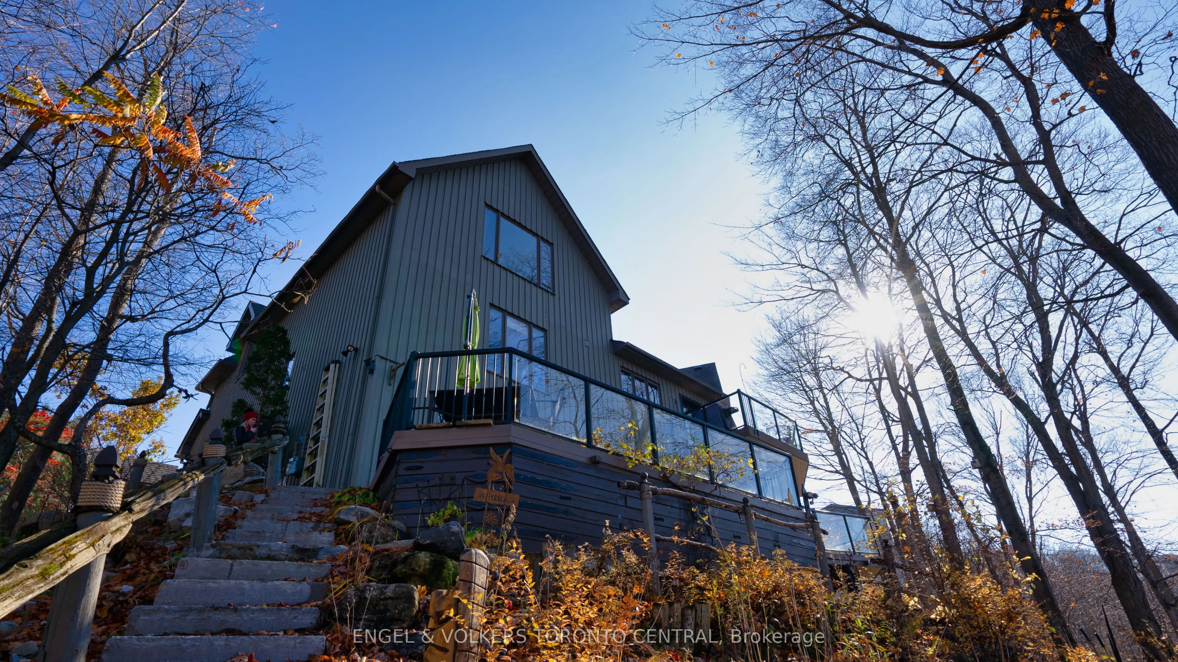 11 Valleycrest Drive