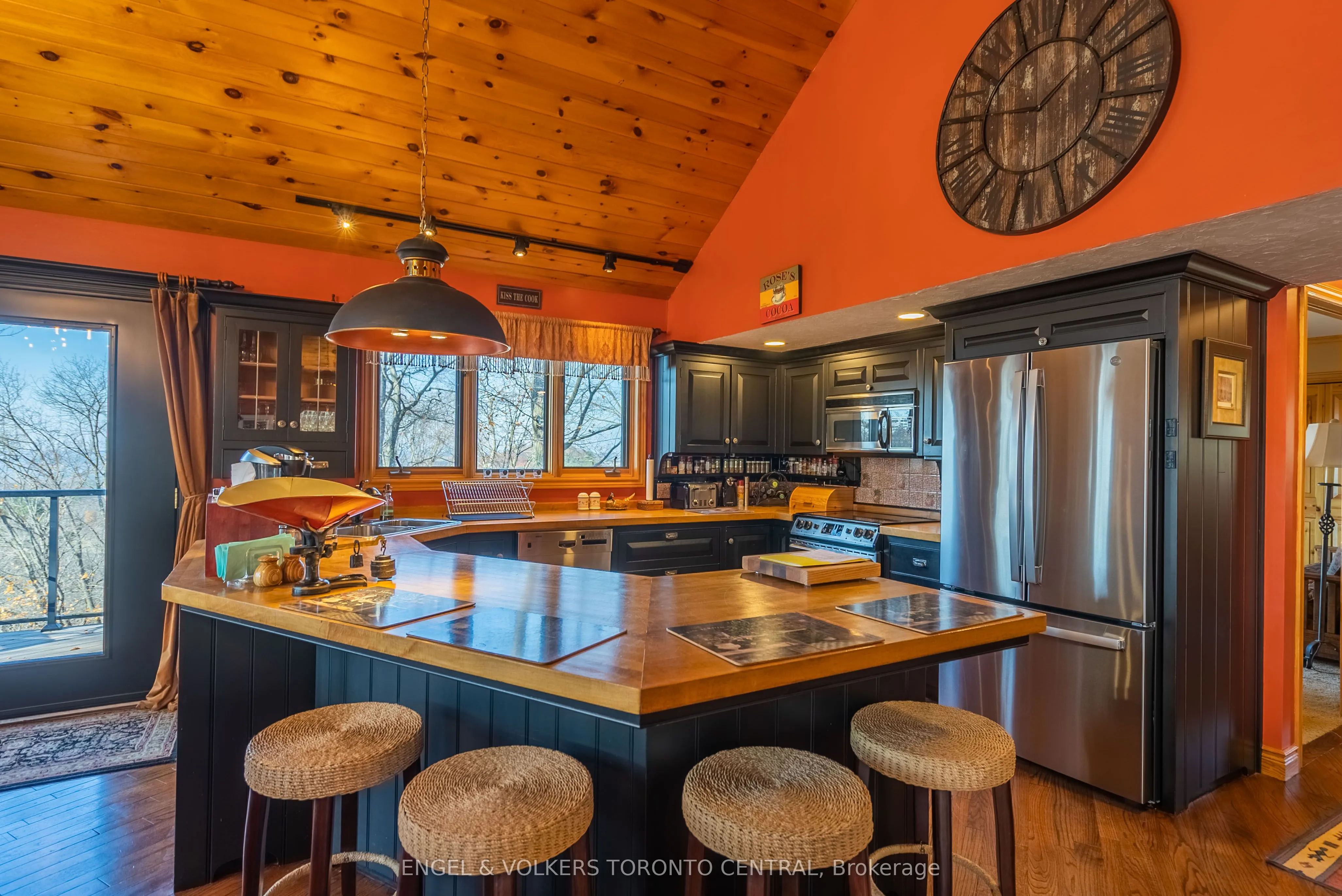 11 Valleycrest Drive