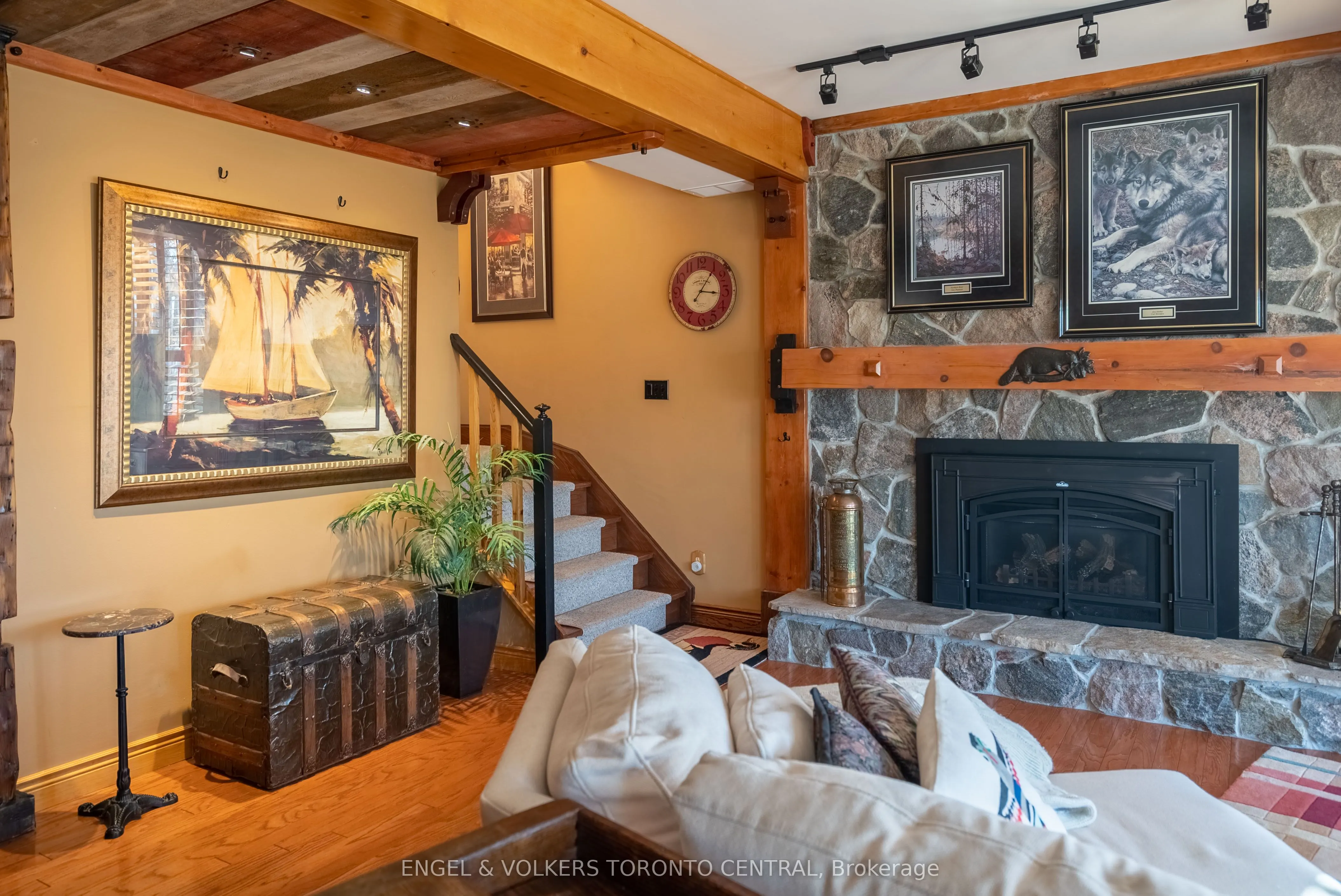 11 Valleycrest Drive