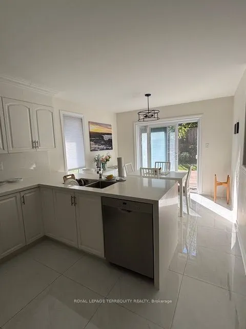 15 Capilano Court, #Upper