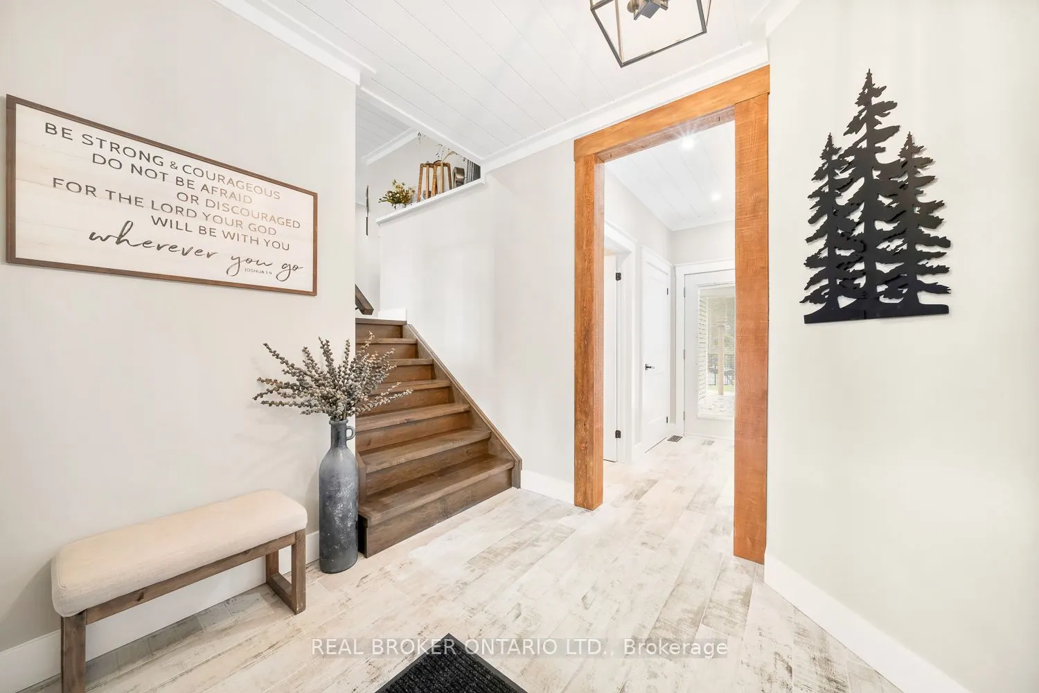 8 Crystalwood Lane