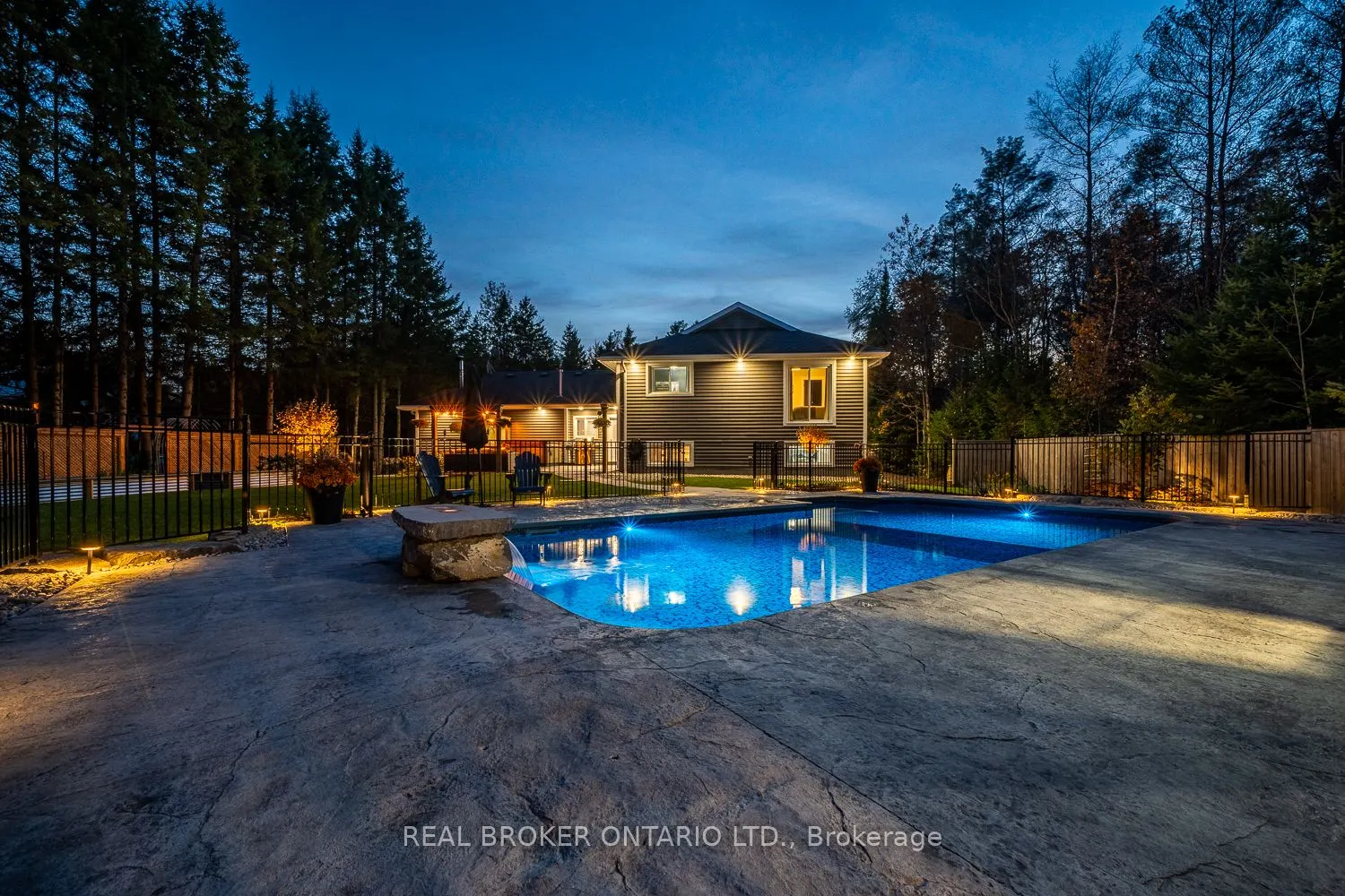 8 Crystalwood Lane