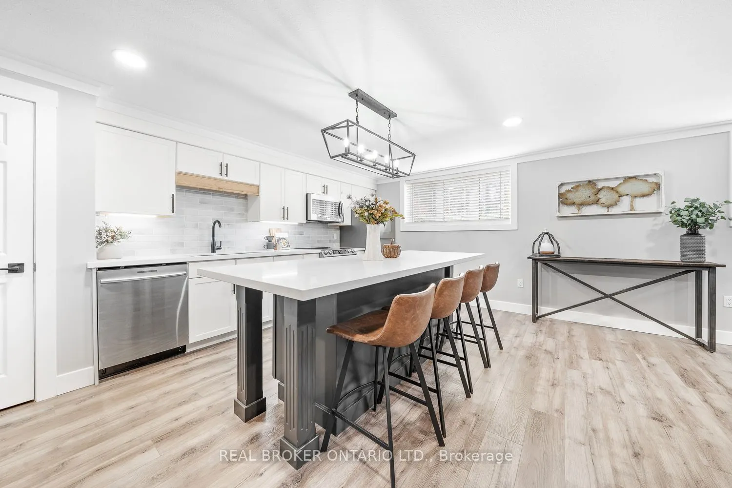 8 Crystalwood Lane