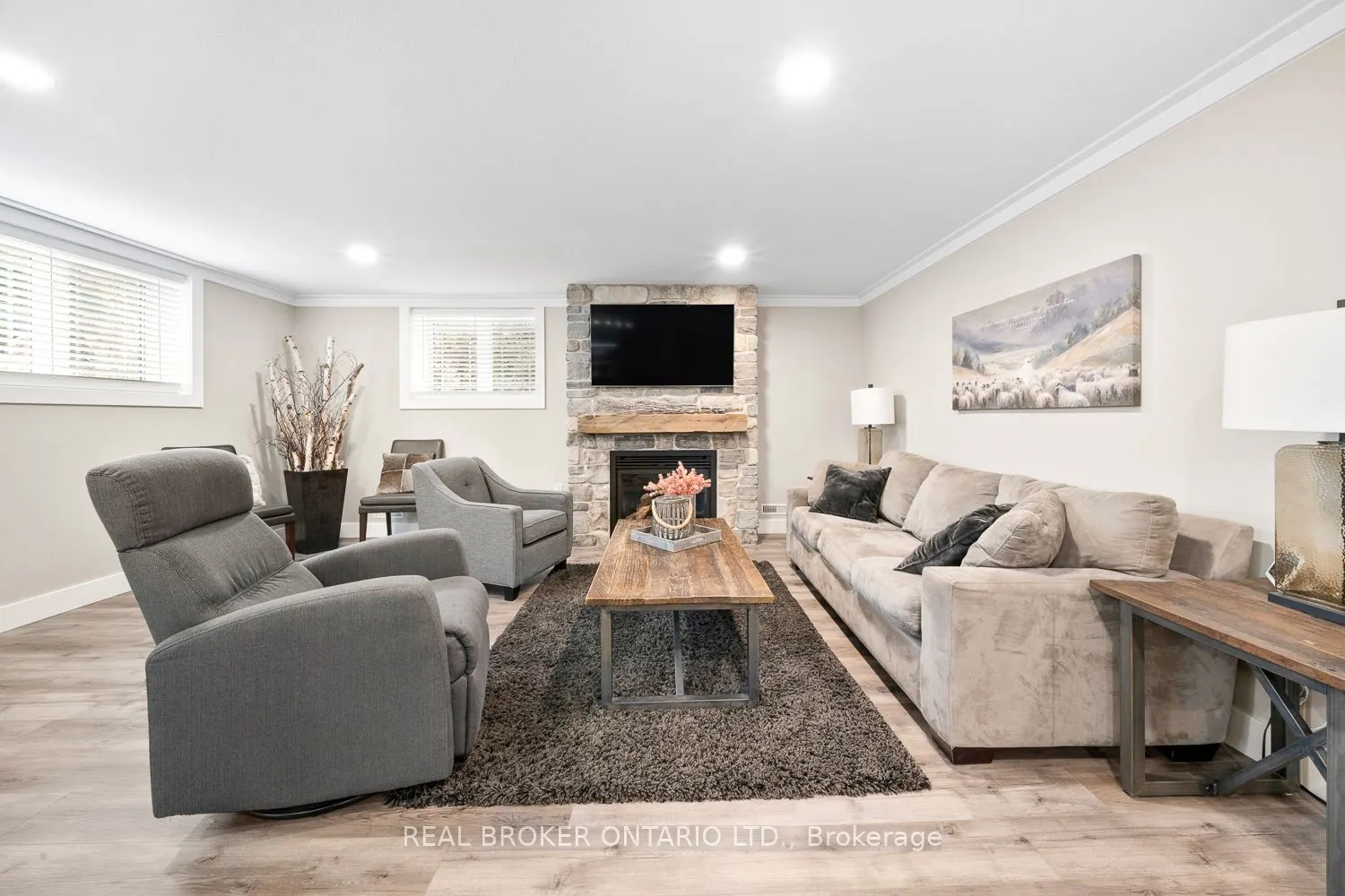 8 Crystalwood Lane