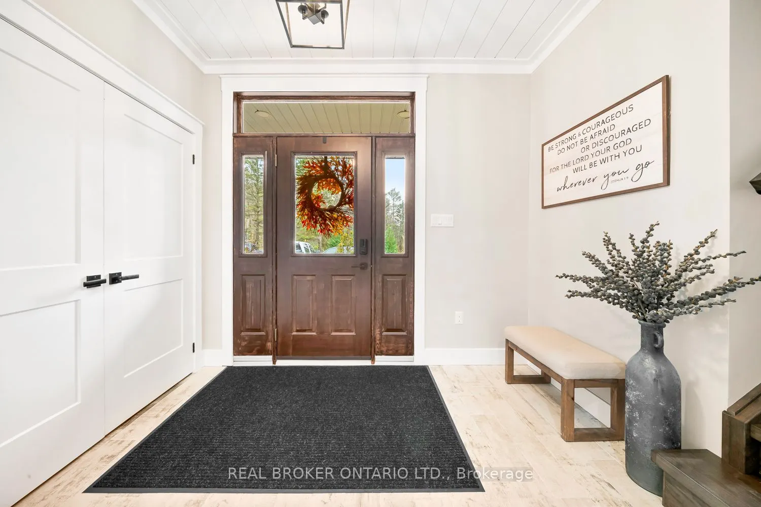 8 Crystalwood Lane