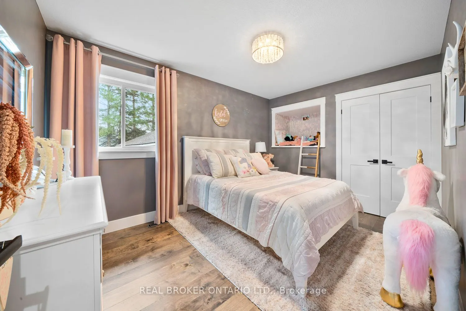 8 Crystalwood Lane