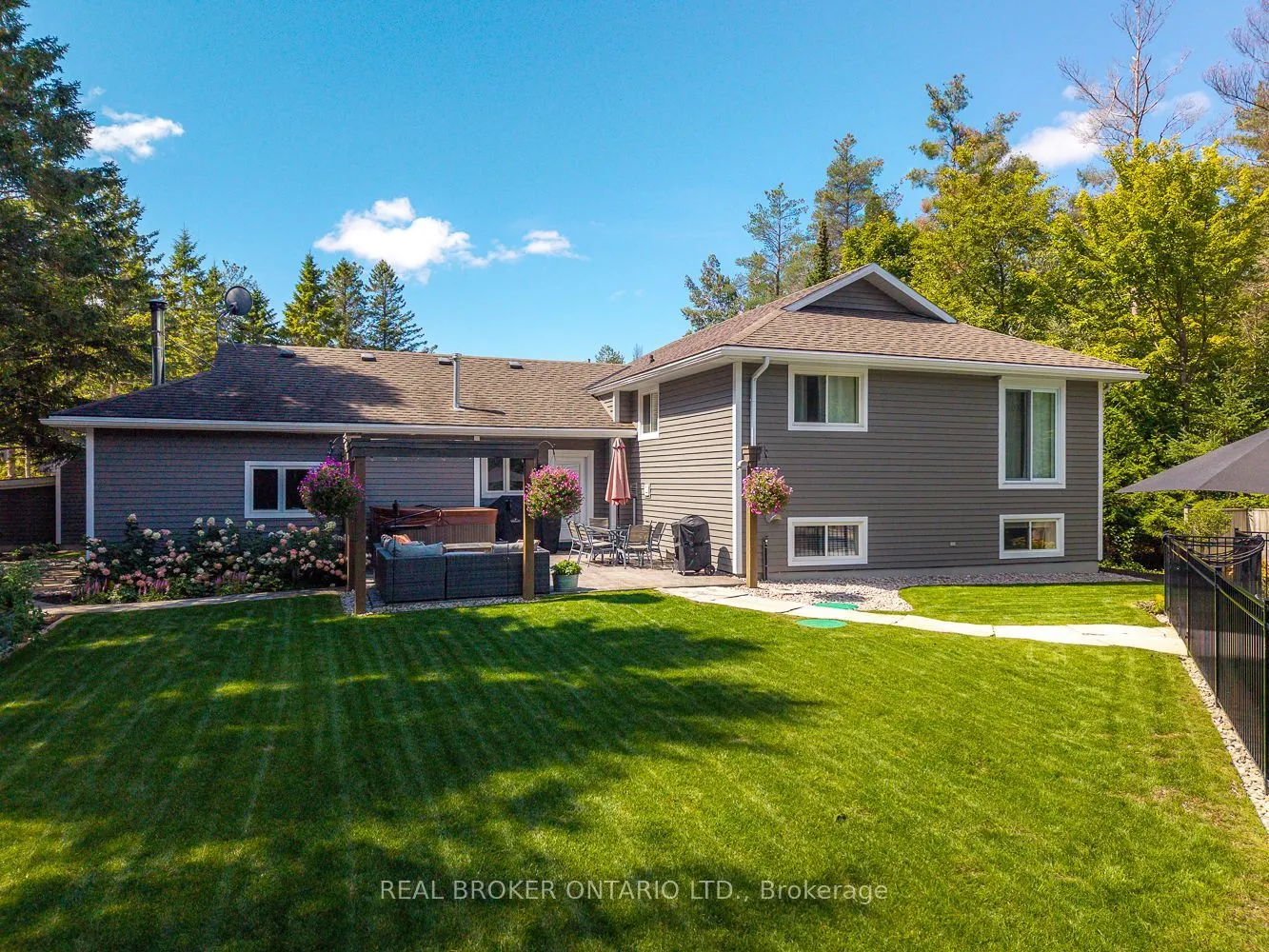 8 Crystalwood Lane