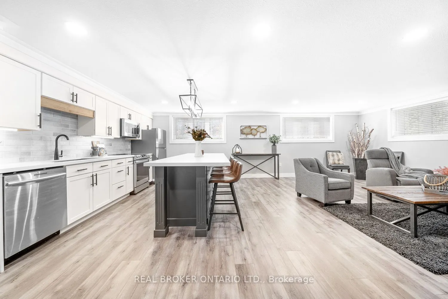 8 Crystalwood Lane