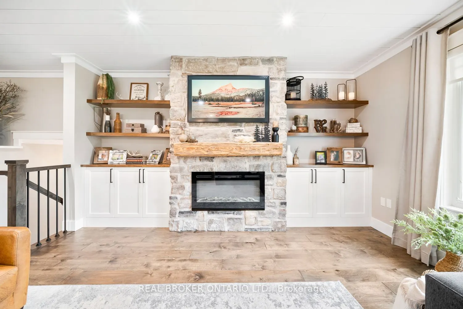 8 Crystalwood Lane
