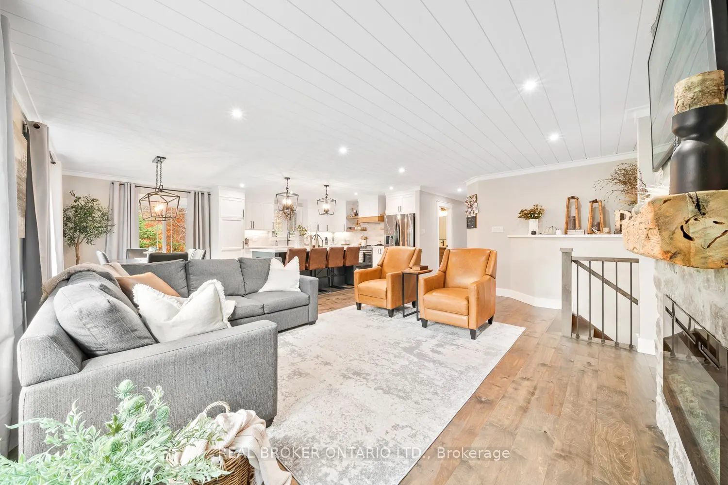 8 Crystalwood Lane