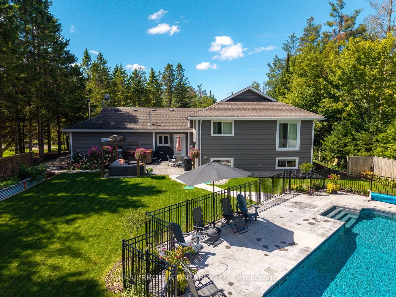 8 Crystalwood Lane