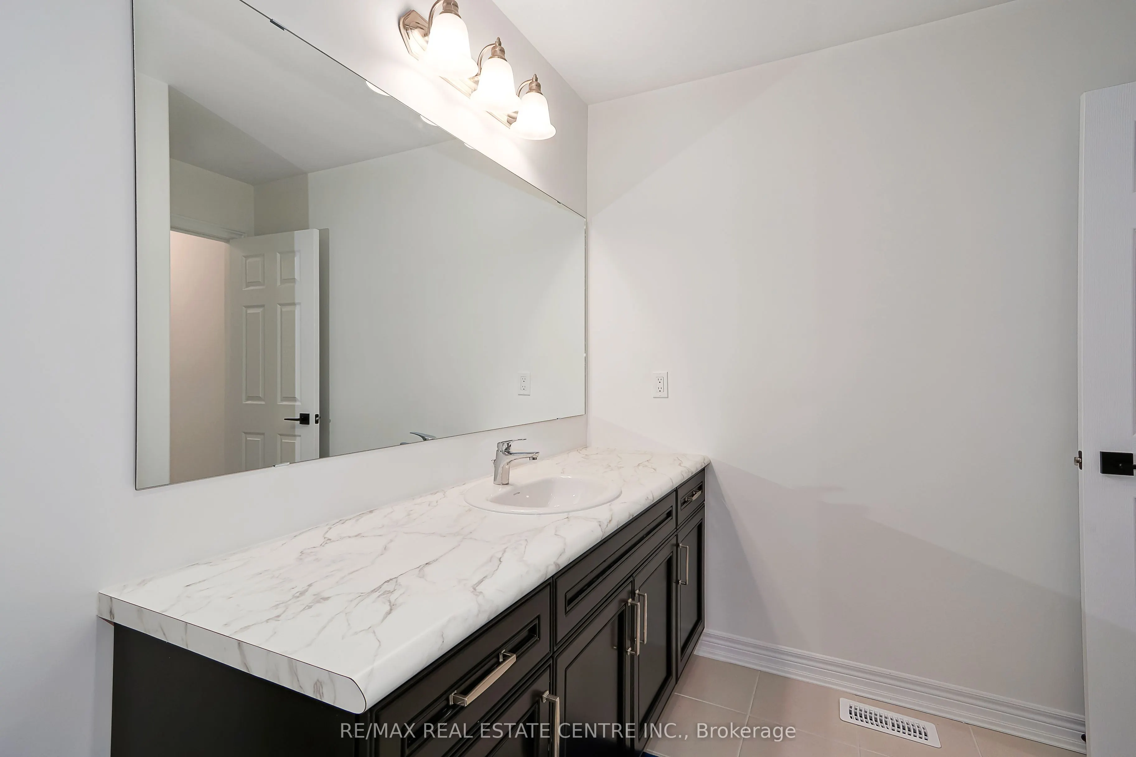 15 Shipley Avenue W