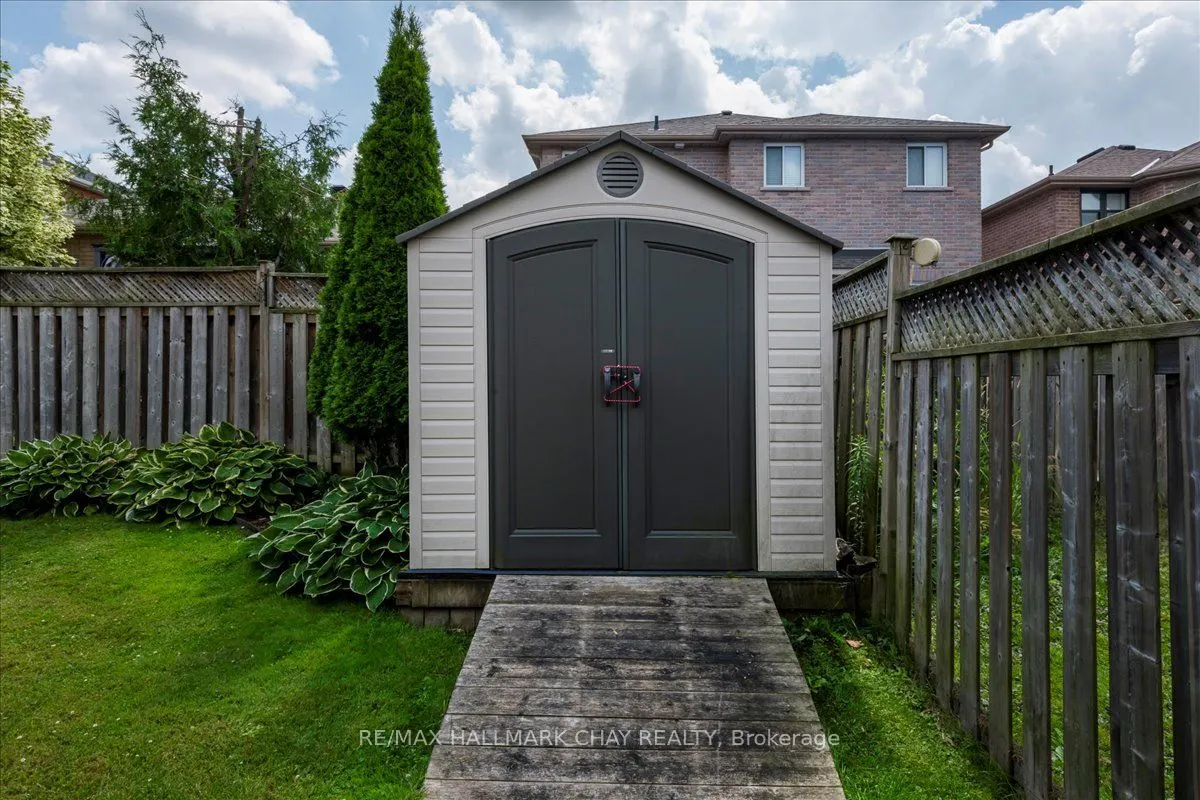 146 Raymond Crescent