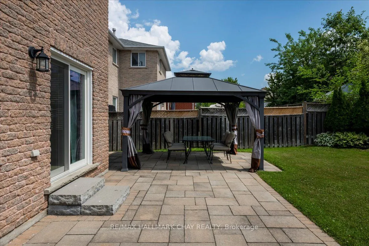146 Raymond Crescent