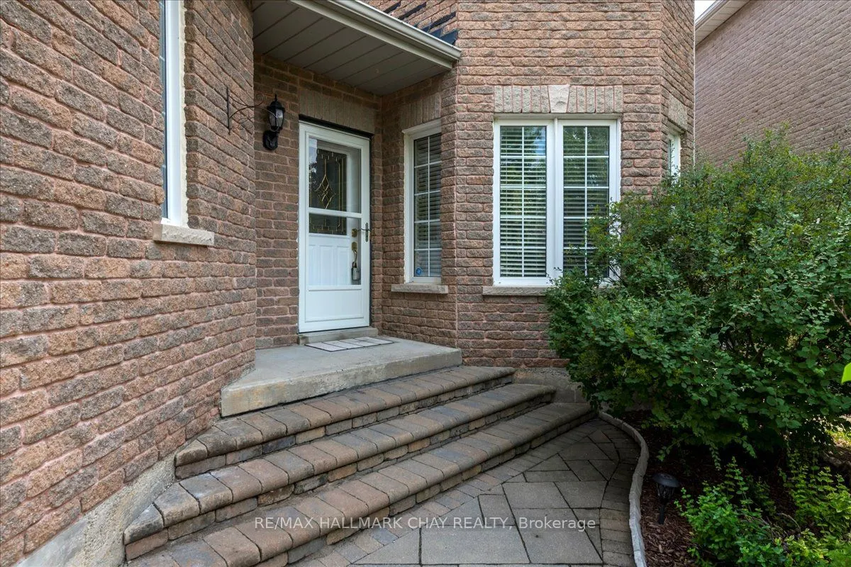 146 Raymond Crescent