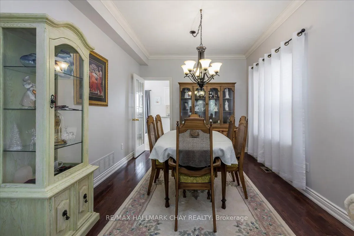 146 Raymond Crescent