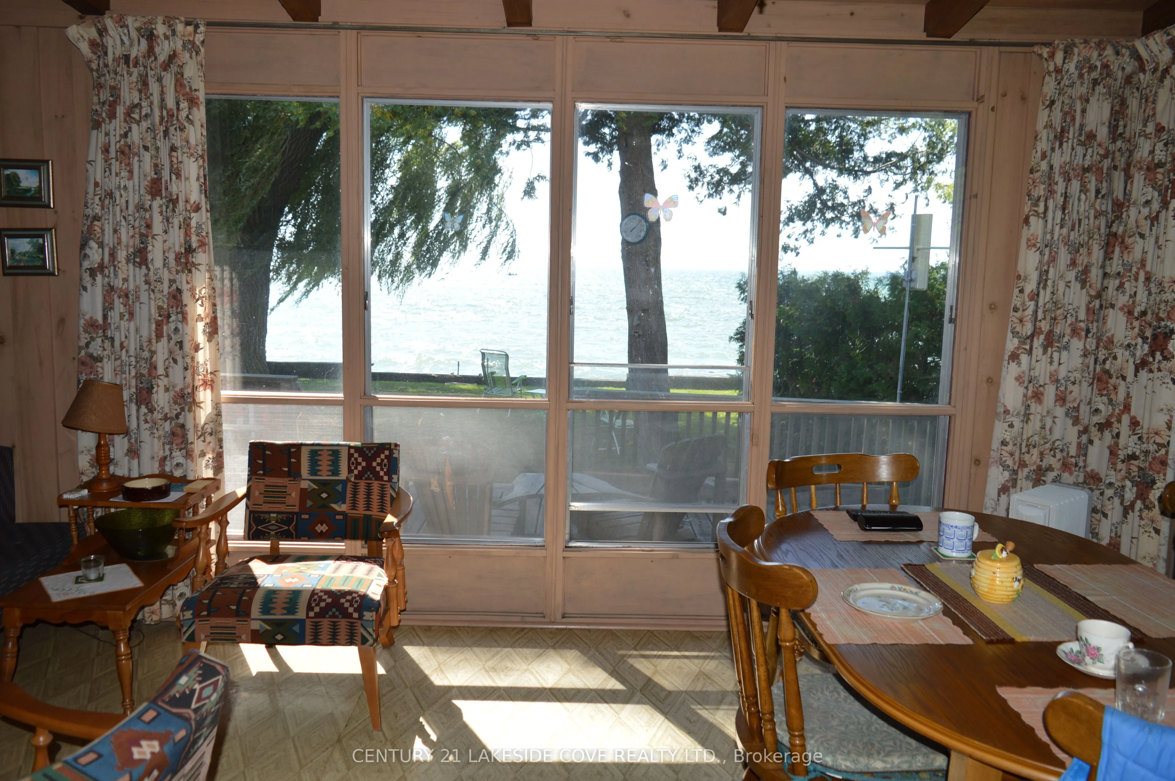 2592 Lakeshore Drive
