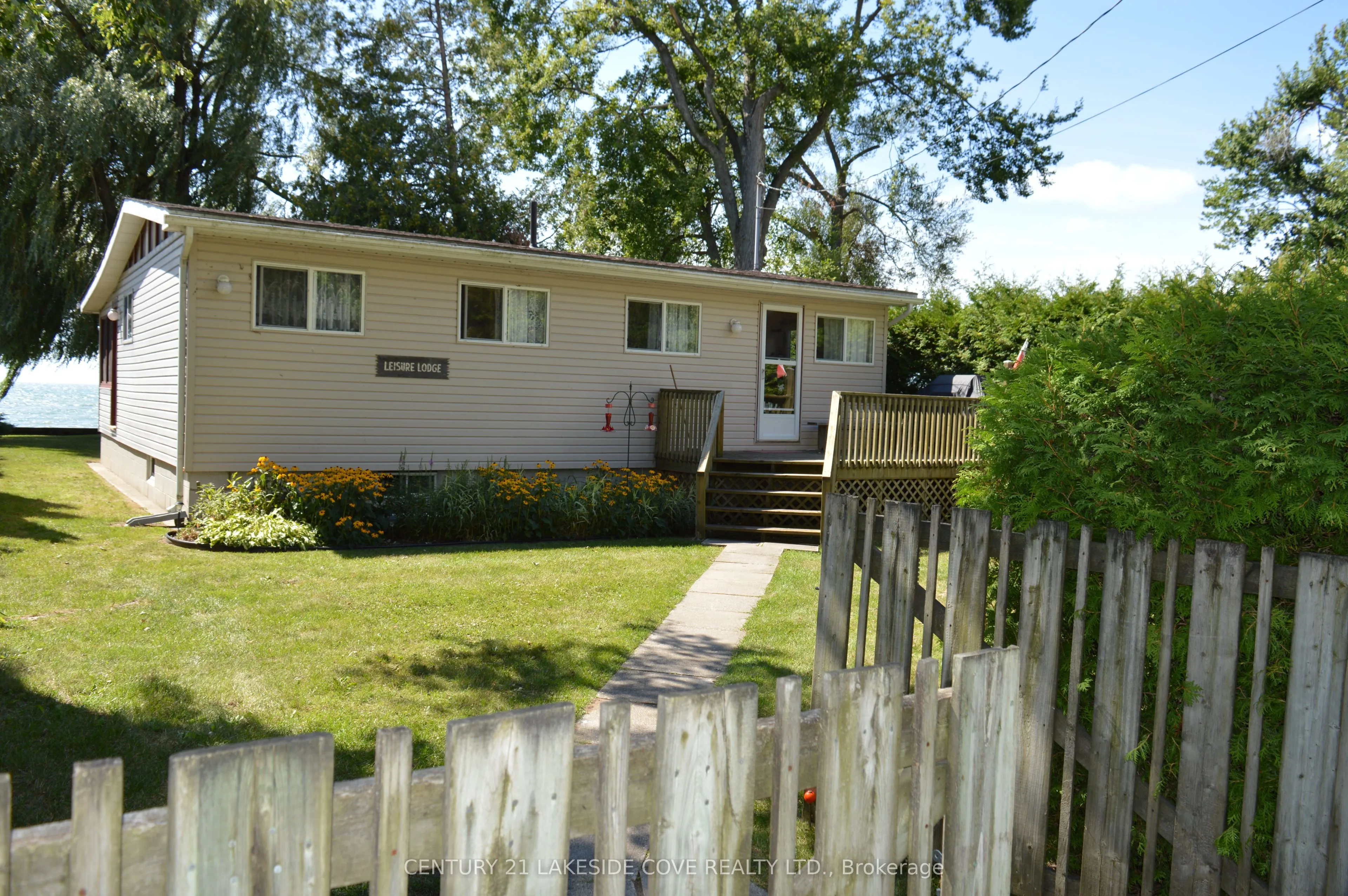 2592 Lakeshore Drive