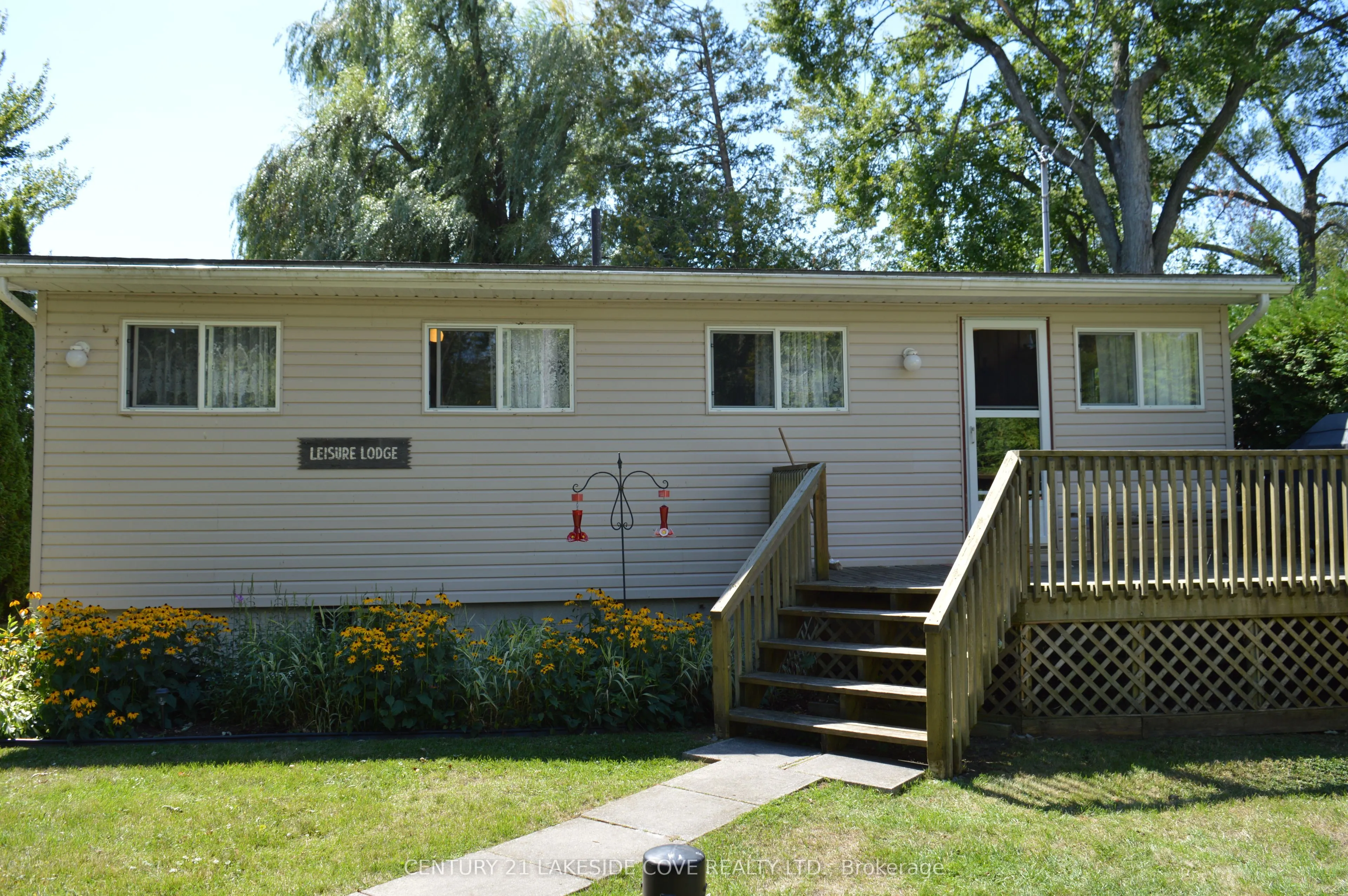 2592 Lakeshore Drive