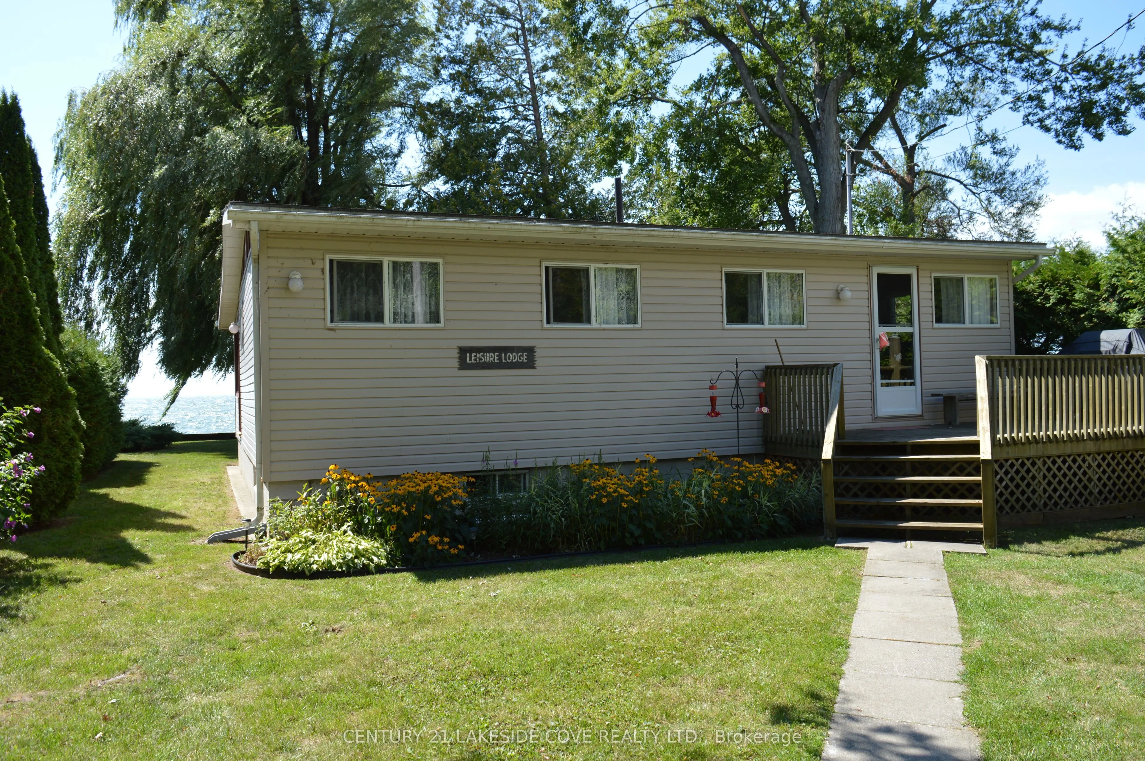 2592 Lakeshore Drive
