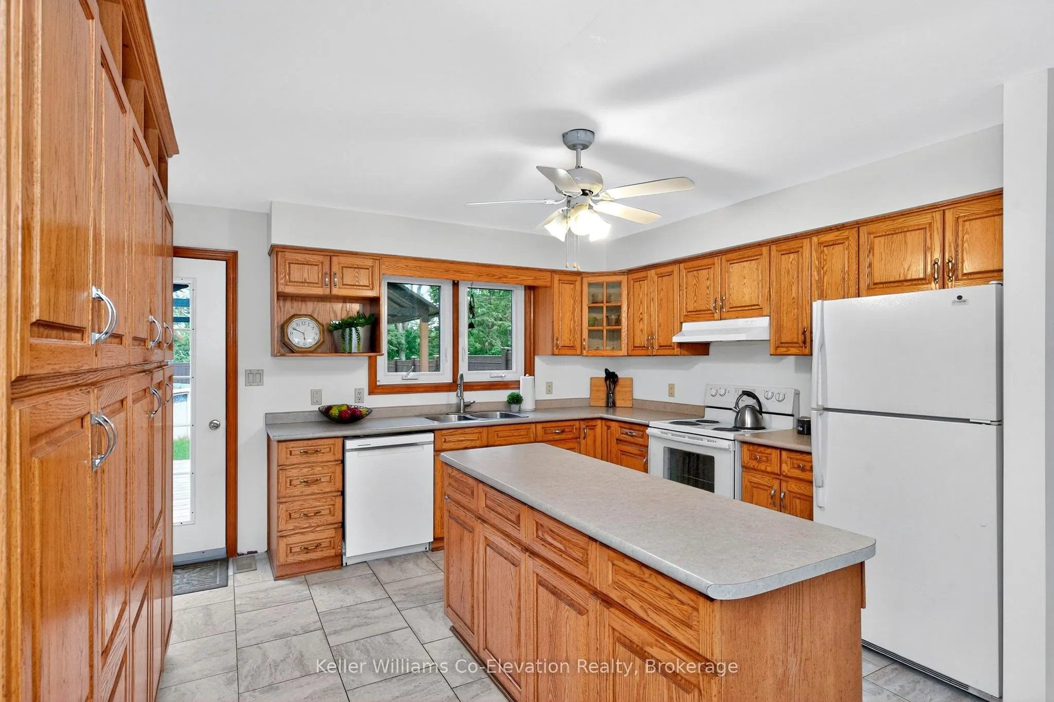 924 6 County Road S