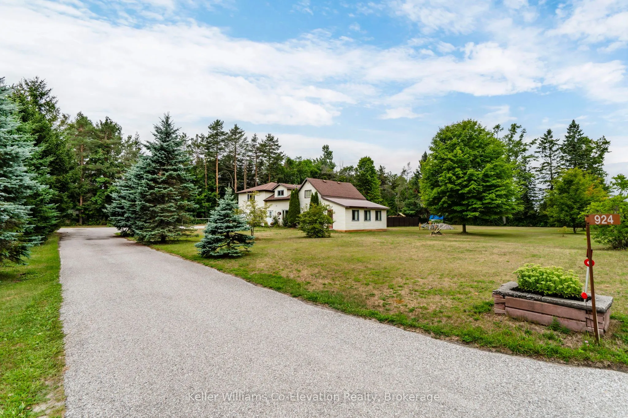 924 6 County Road S