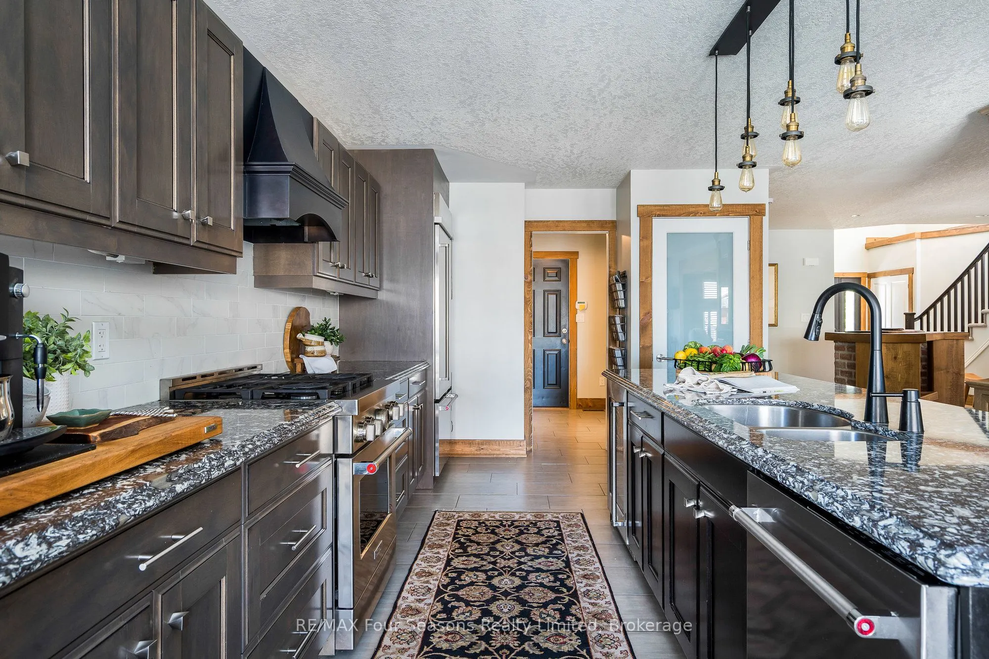 5 Kayla Crescent N