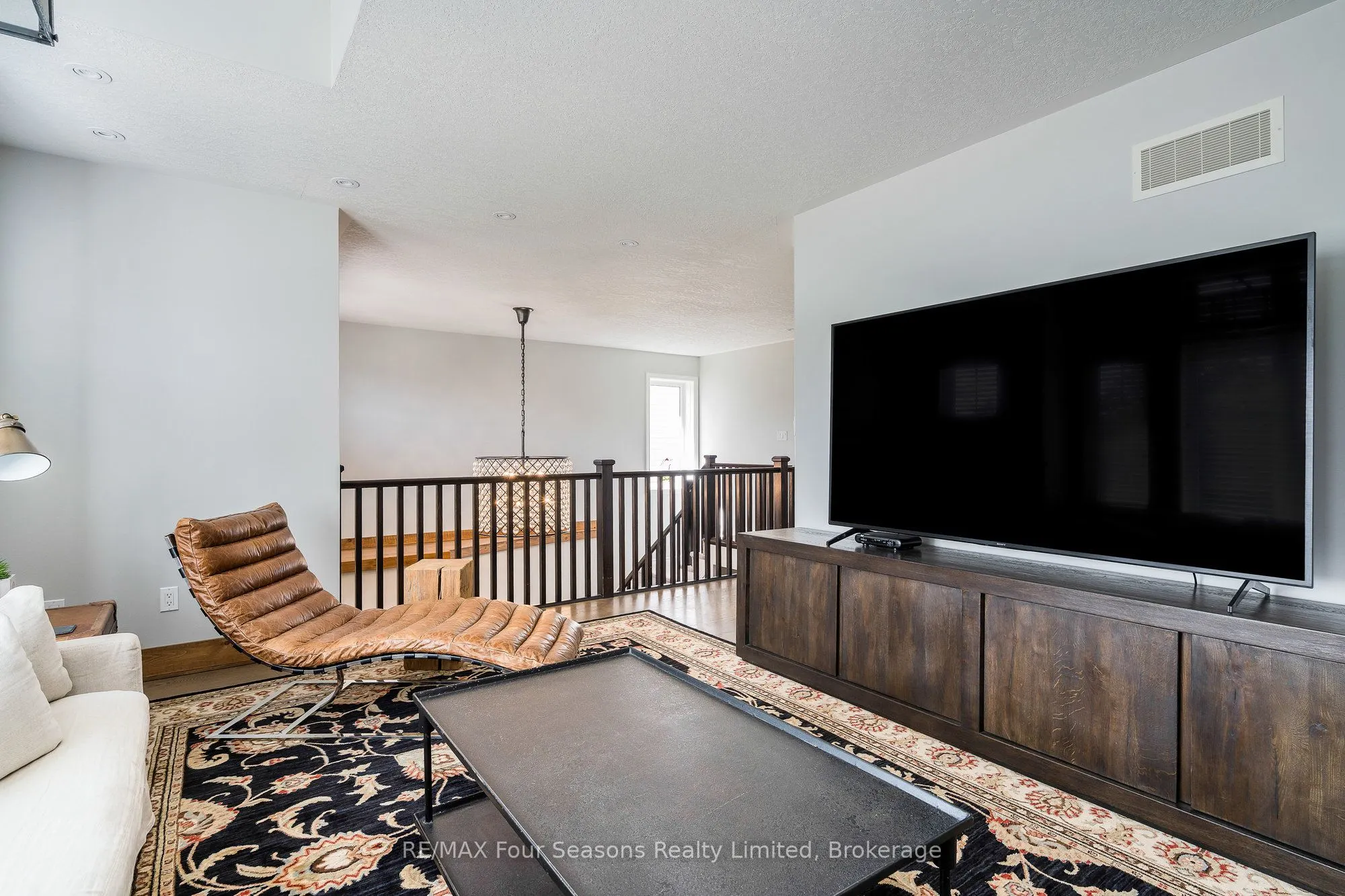 5 Kayla Crescent N