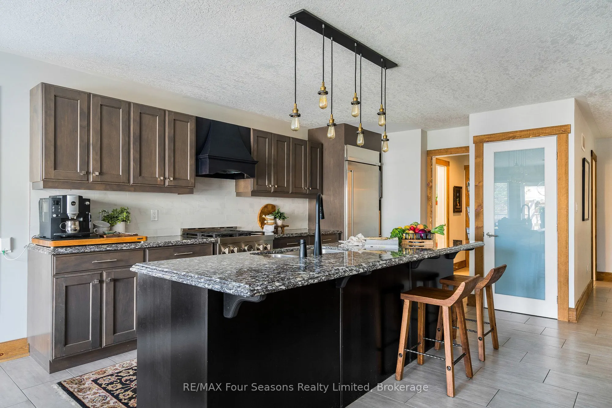 5 Kayla Crescent N