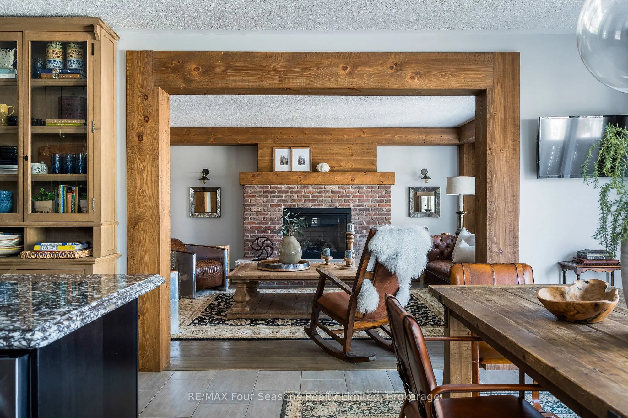 5 Kayla Crescent N