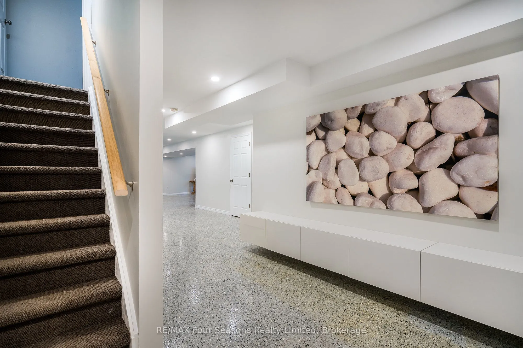 5 Kayla Crescent N
