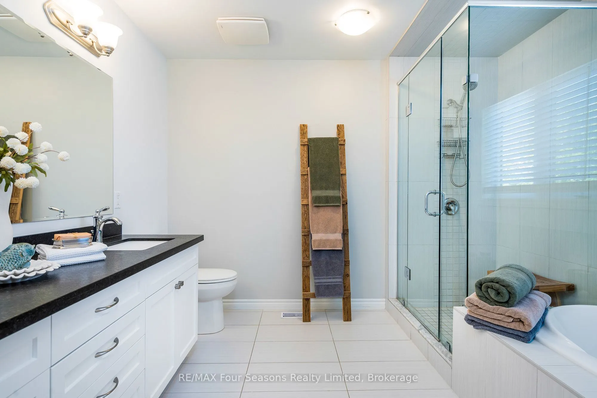 5 Kayla Crescent N