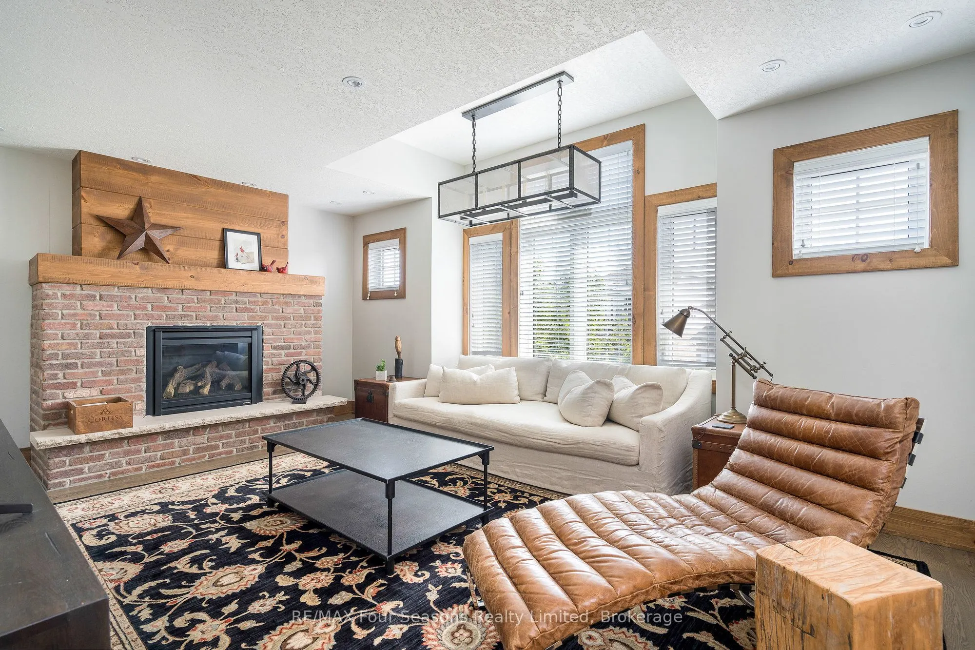 5 Kayla Crescent N