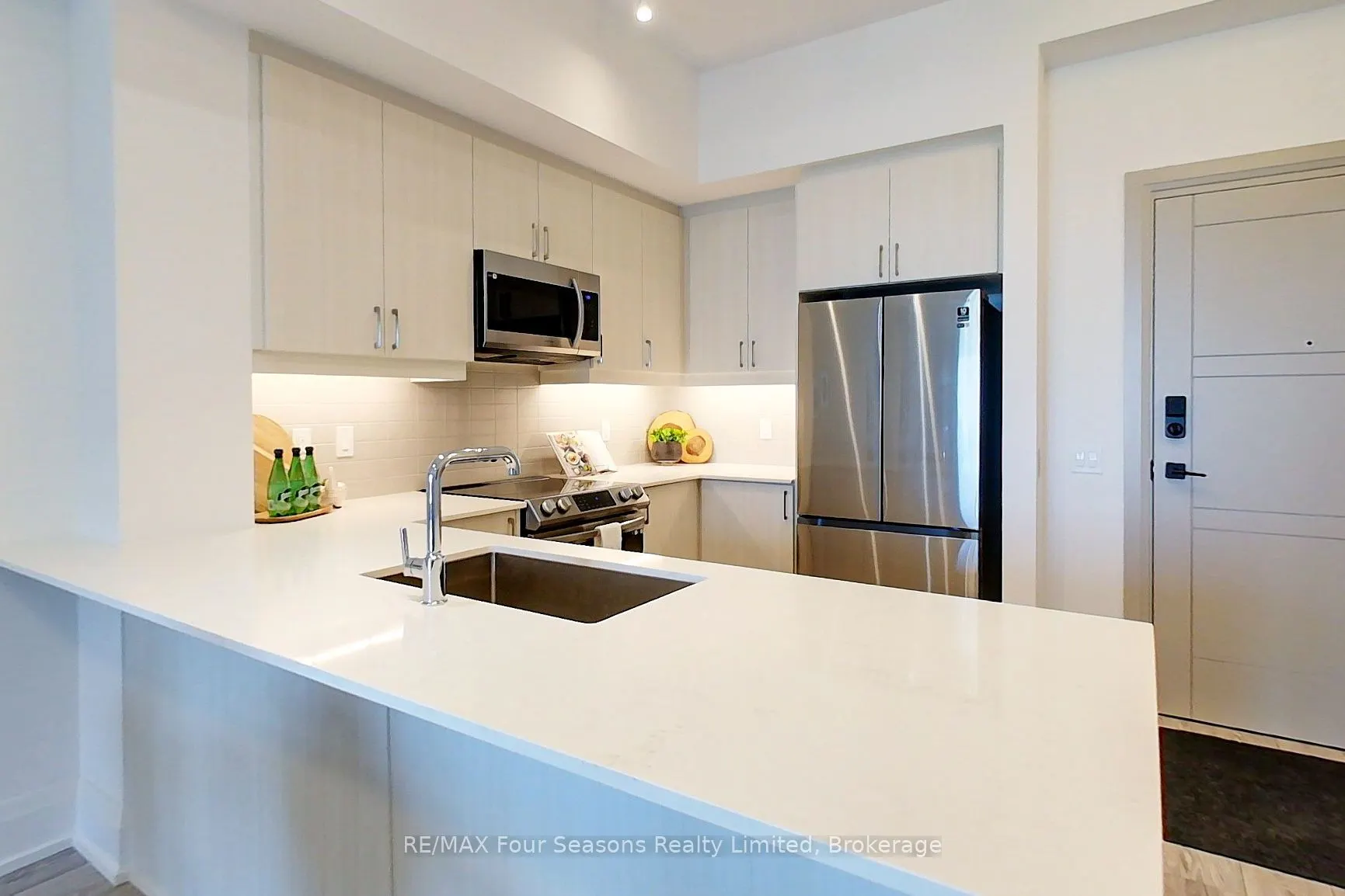 1 HUME Street, #402