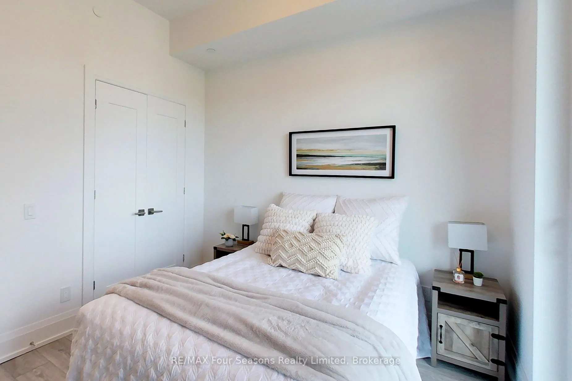 1 HUME Street, #402