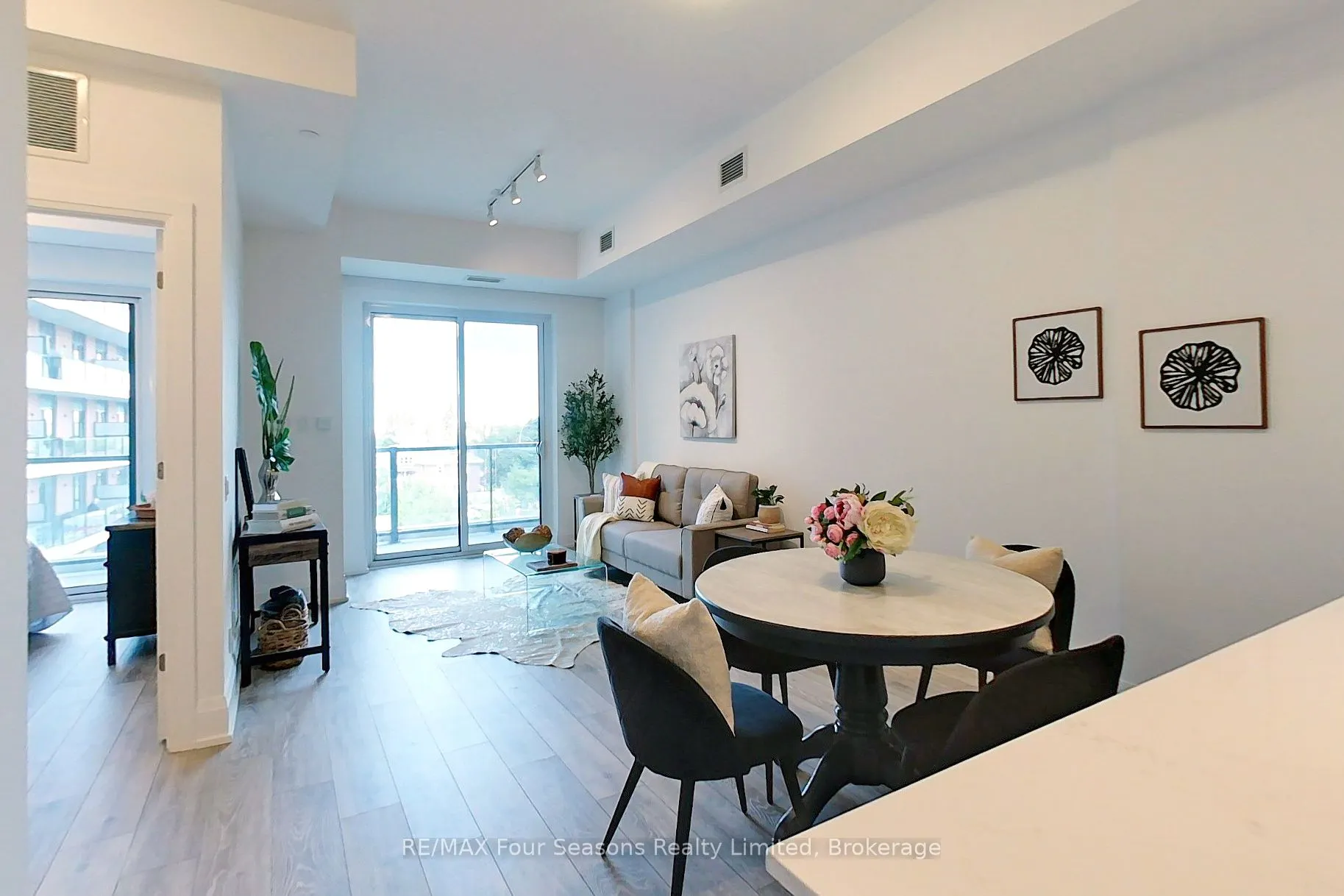 1 HUME Street, #402