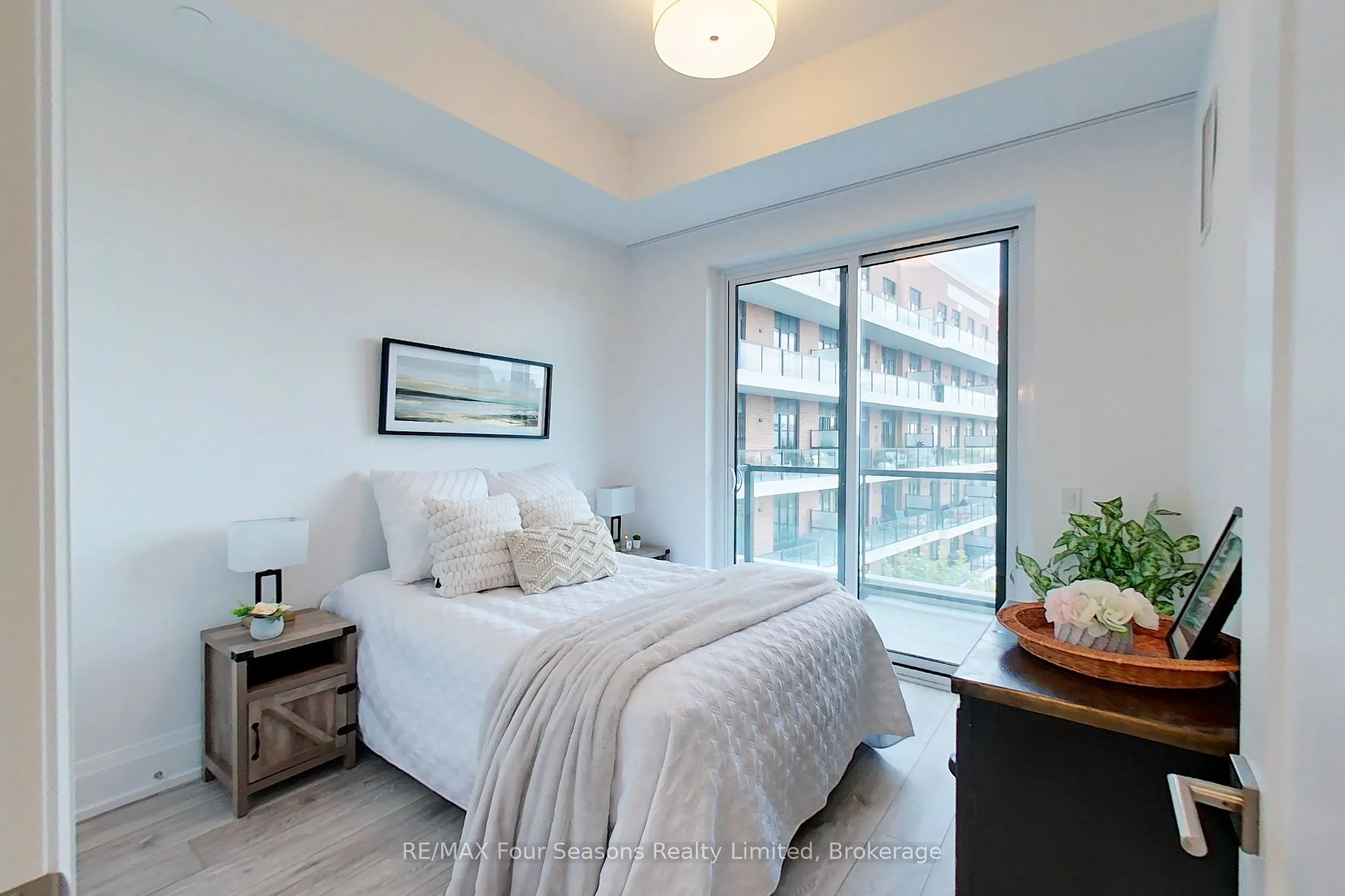 1 HUME Street, #402