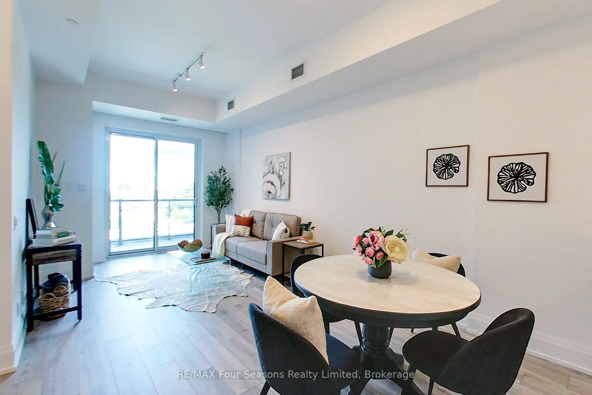 1 HUME Street, #402