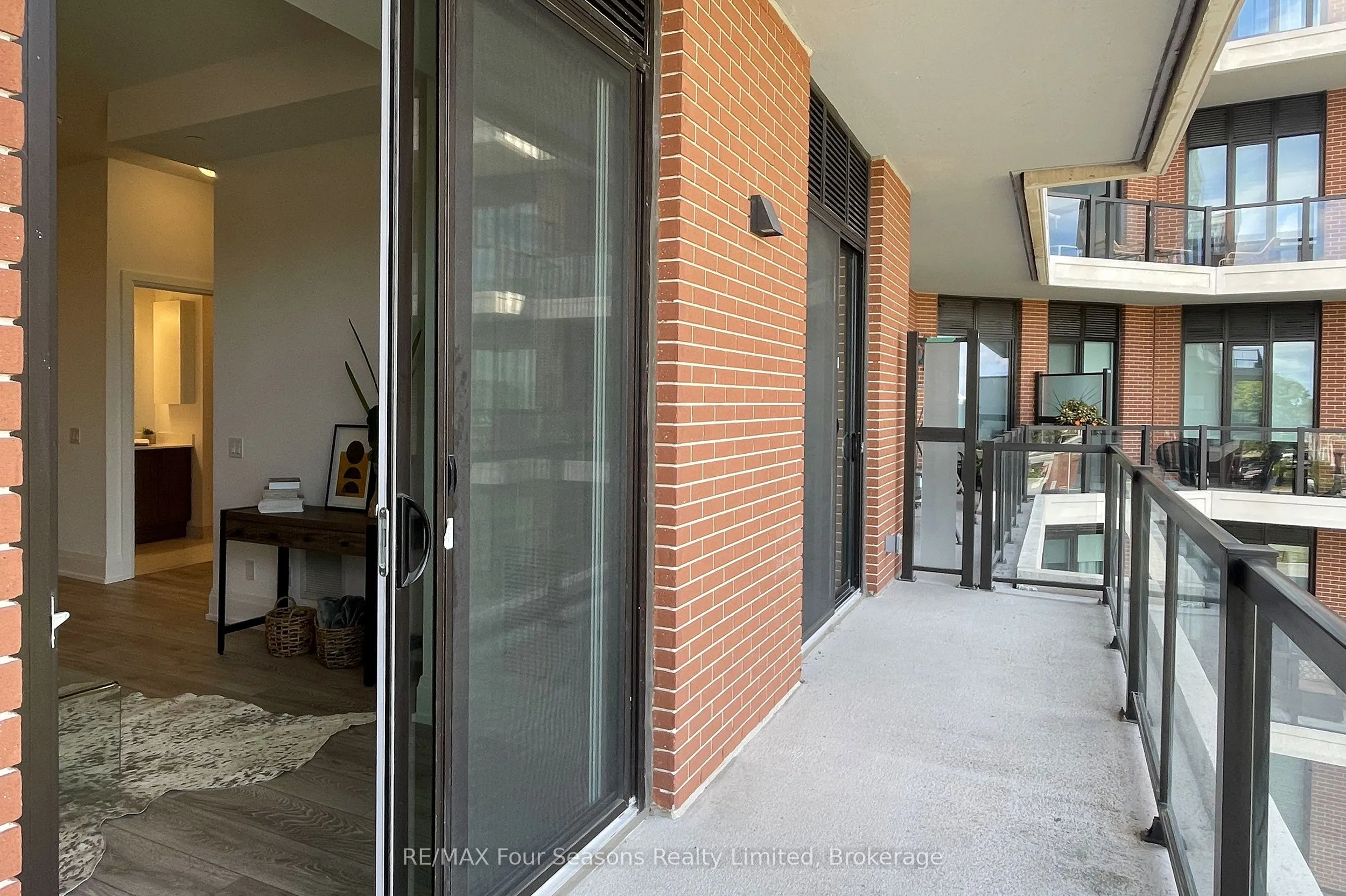 1 HUME Street, #402