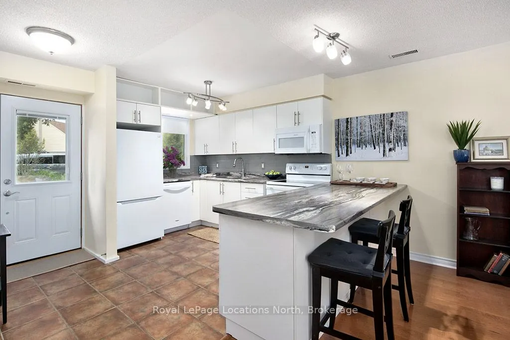 134 Escarpment Crescent, #10