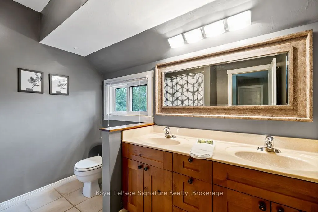124 ESCARPMENT Crescent, #2