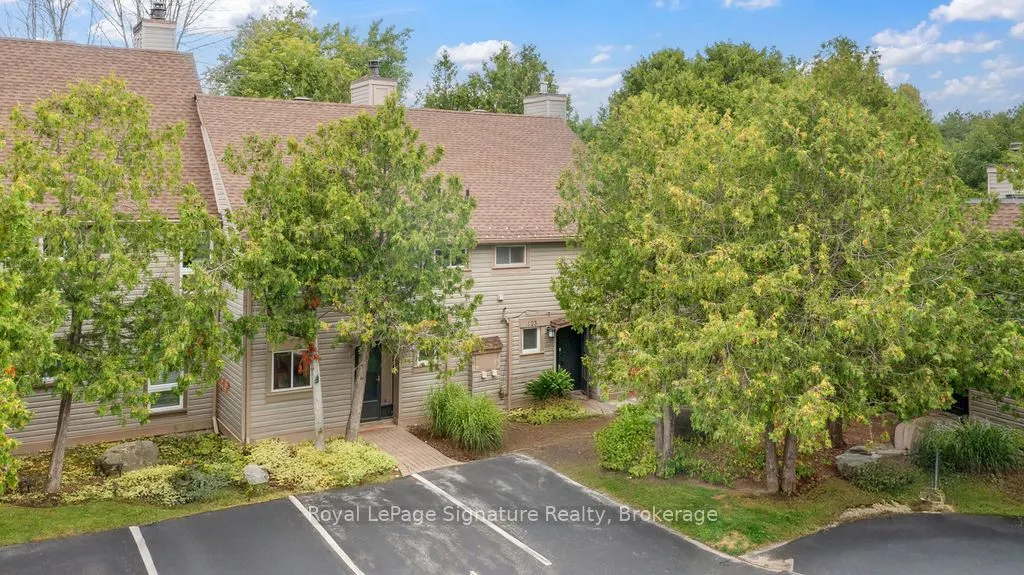 124 ESCARPMENT Crescent, #2