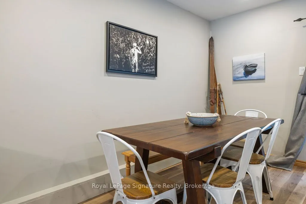 124 ESCARPMENT Crescent, #2