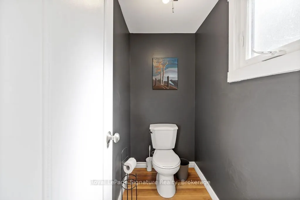 124 ESCARPMENT Crescent, #2