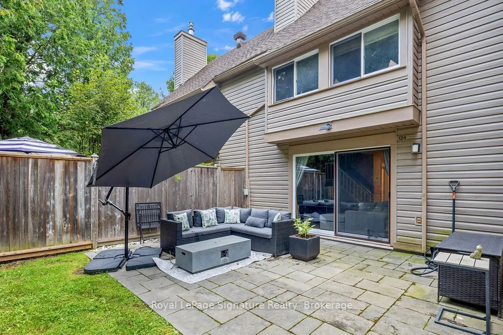 124 ESCARPMENT Crescent, #2