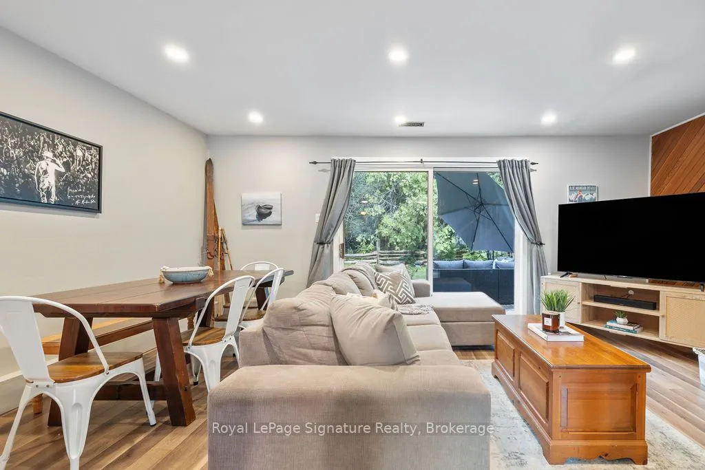 124 ESCARPMENT Crescent, #2