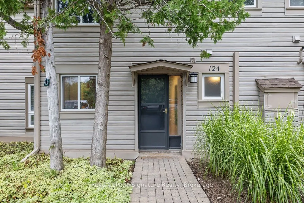124 ESCARPMENT Crescent, #2