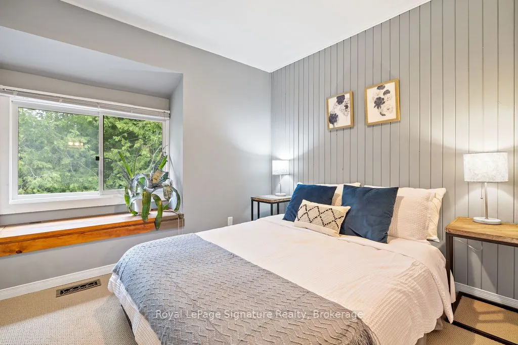 124 ESCARPMENT Crescent, #2